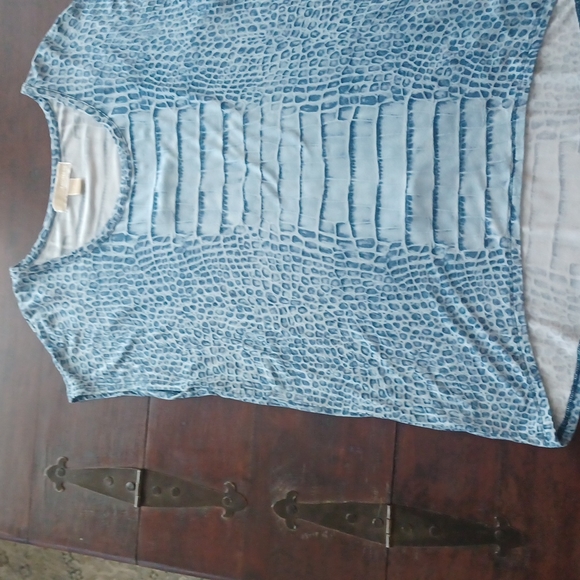 MICHAEL KORS SLEEVELESS ANIMAL PRINT BLUE WHITE 💙 TOP, SIZE MEDIUM - Picture 4 of 8